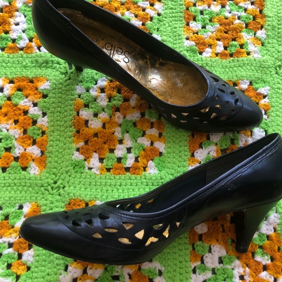 SOLD Vintage 50s/60s Navy Blue Kitten Heels - Picture 2 of 3